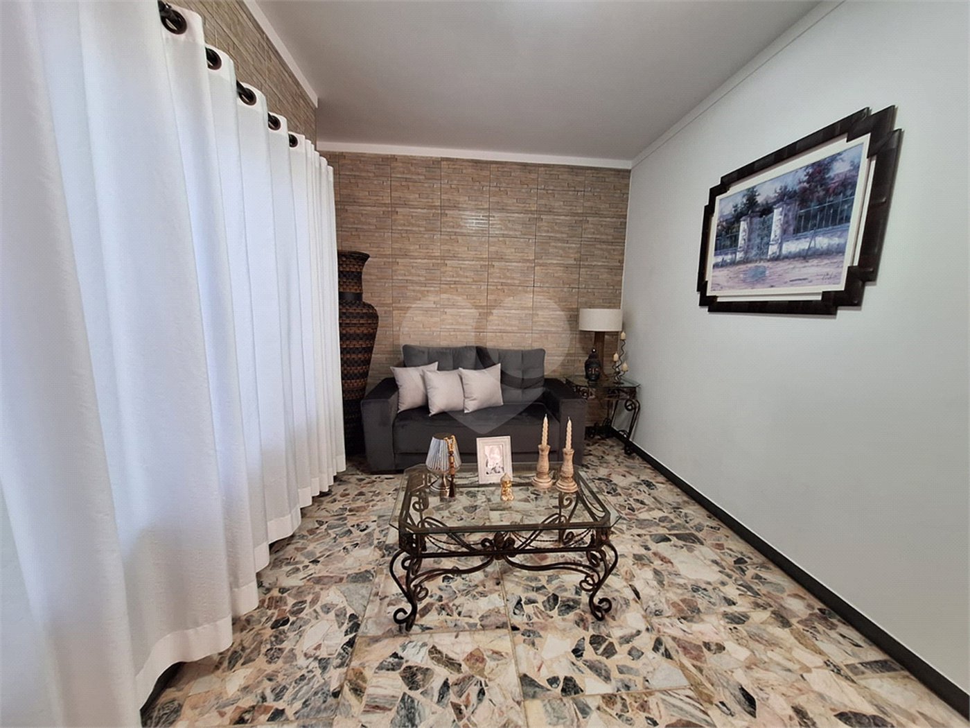 Casa à venda com 2 dormitórios á venda.