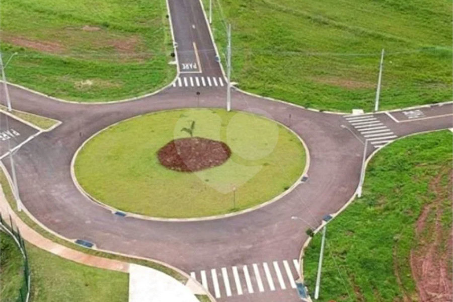 Terreno a venda com 300 metros quadrados no Condomínio Soleil