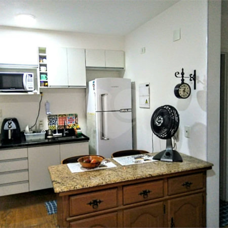 Apartamento à venda com 38m² e 1 dormitório, localizado no bairro Jardim Flor da Montanha.