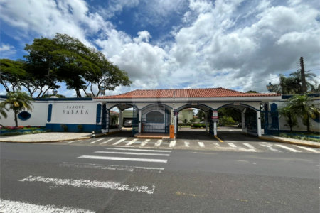 Terreno em condomínio fechado com 512 metros
