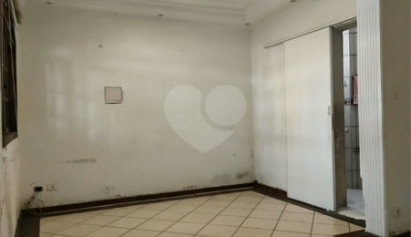 Vende-se sobrado de 3 andares na Vila Santa Catarina