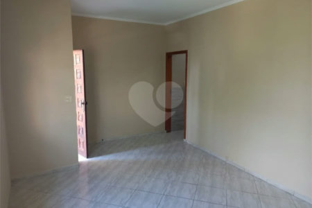 Casa com 147m² , 2 dormitórios , sendo 1 suíte , 2 vagas , à venda , no Parque das Nações , em Santo André.