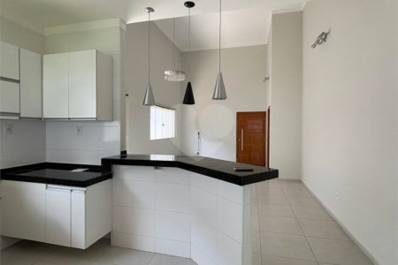 Vende-se casa no Village Damha II