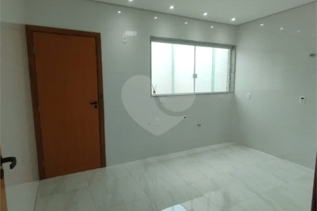Sobrado à venda, 3 suítes, garagem, a 300 m do metrô Vila Matilde