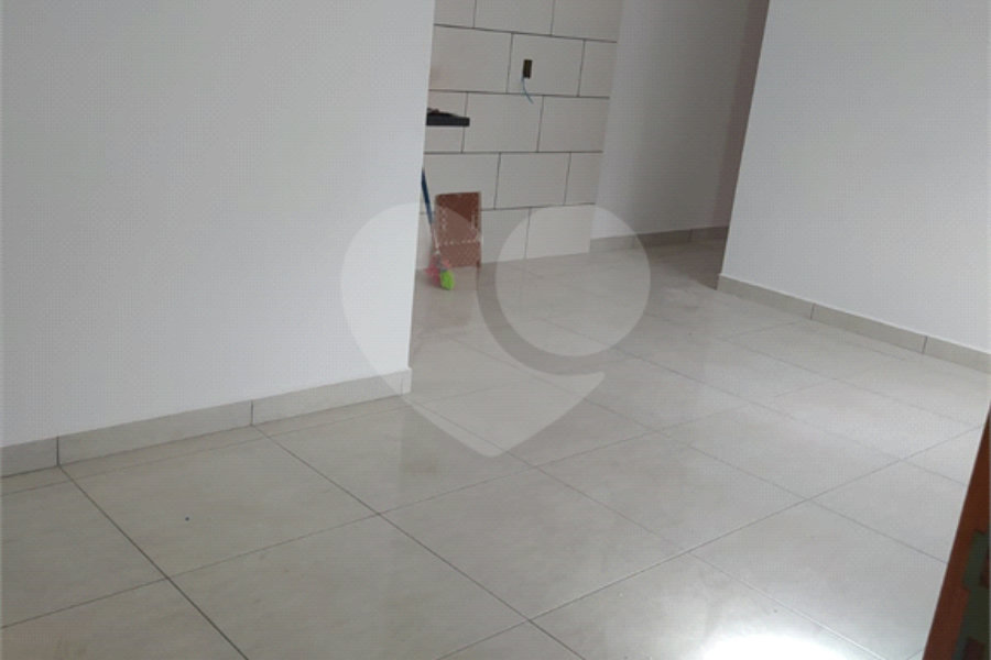 Apartamento de 48m2 localizado na Travessa da Av. Jaçanã 2 dorms