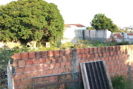 Terreno com 942,00 m² .