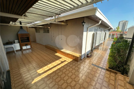 Casa à Venda no Bosque da Saúde com 271m², 3 Dormitórios, 1 Suíte e 4 Vagas