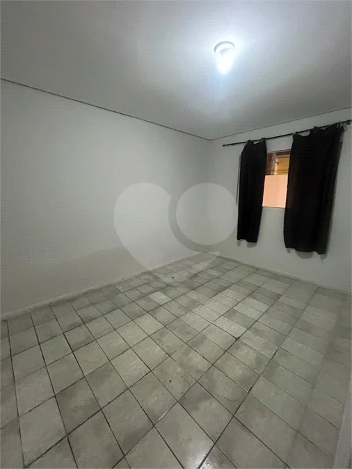 Casa de fundos para locação Jardim Juscelino Kubitschek