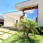 Casa térrea com 3 suítes no Condomínio Residencial Viena em Indaiatuba-SP - Acabamento de alto padrão - R$ 1.690.000,00 - AT 250 m² - AC 158 m² - 3 suítes,, sendo 1 suíte master com closet - Sala para dois ambientes (estar e jantar) - Cozinha planejada com ilha cooktop, forno elétrico e micro-ondas,
