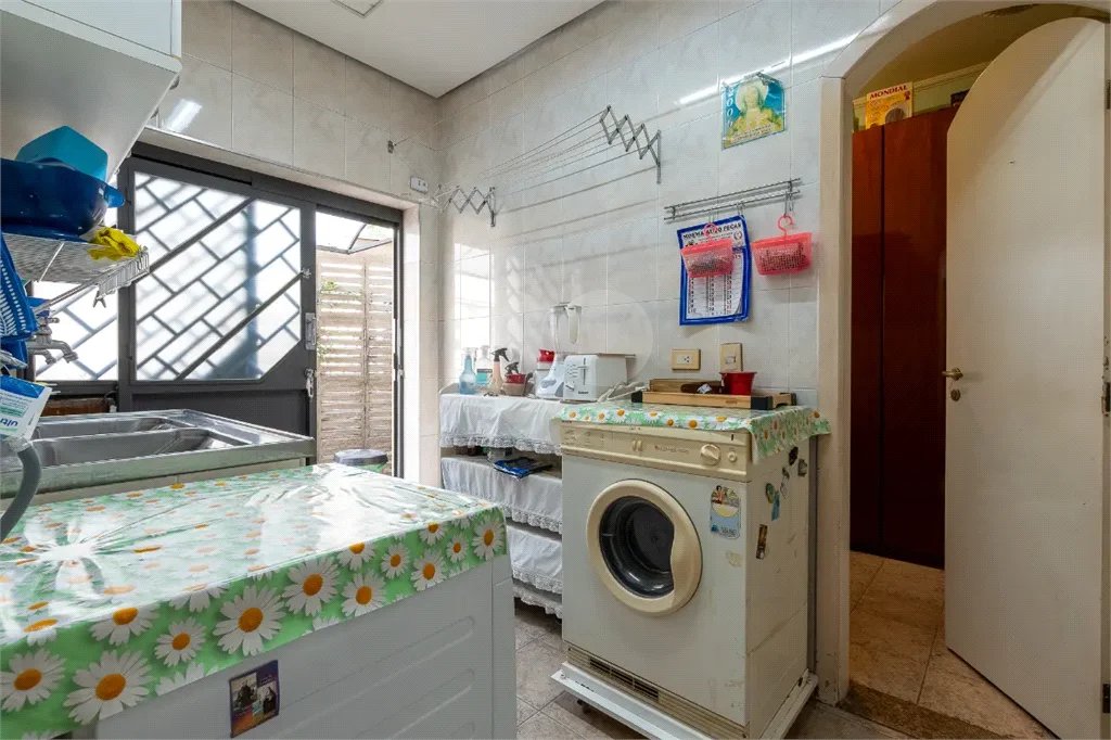Casa a venda no Planalto Paulista, 2 suítes, 4 vagas, 230 m², quintal e localização privilegiada