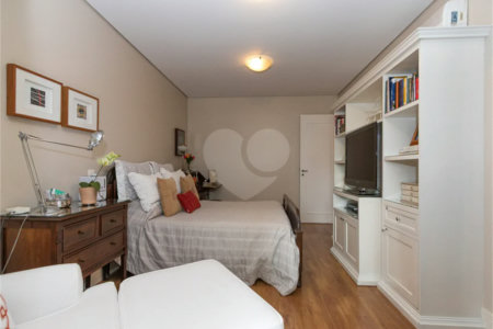 Apartamento de 233 m² à venda em Higienópolis com 4 dormitórios.
