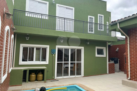 Excelente Sobrado à venda no Planalto - 5 Quartos/4 Suítes/2 Vagas na garagem
