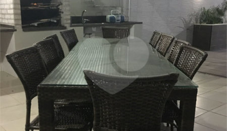 Sobrado à venda ou para alugar com 3 suítes em Villaggio Capríccio, Louveira, SP