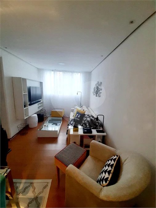 Apartamento com 2 quartos e 1 banheiro