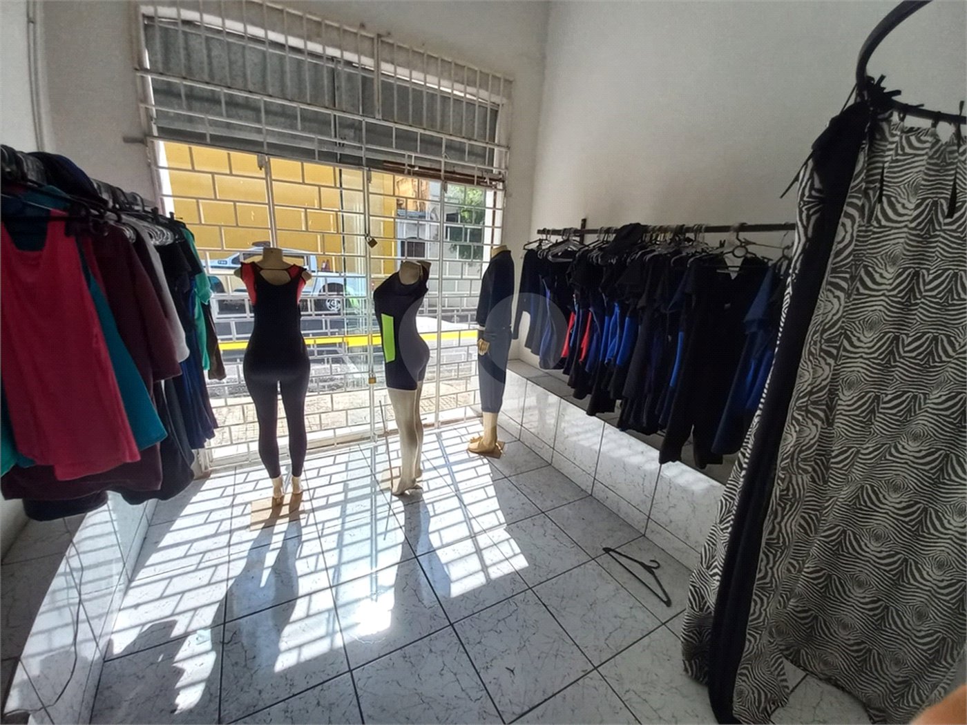 Salão comercial com 206,00 m² .
