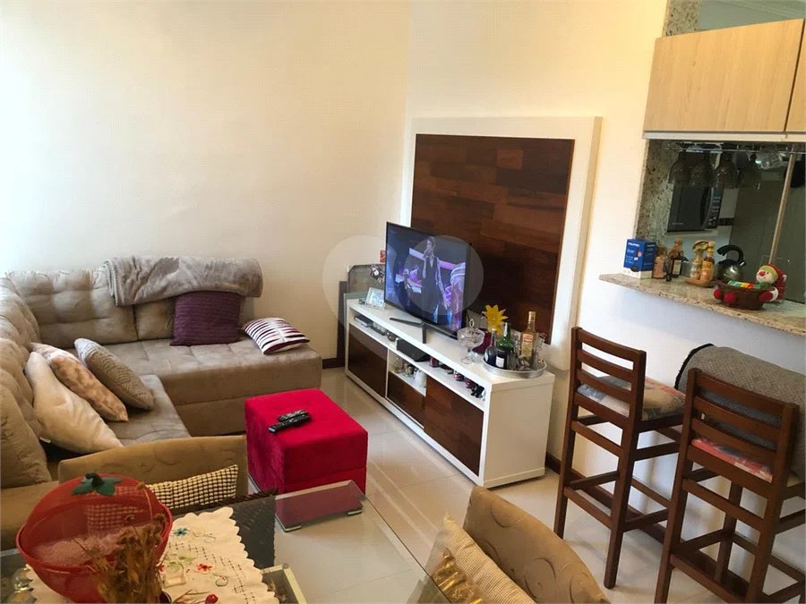 Apartamento em Bragança Paulista com 1 suíte, cozinha americana, varanda, 1 vaga garagem, área lazer com piscina e salão de festas