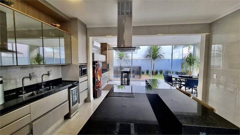 Casa térrea no Condomínio Alphaville Ribeirão III
