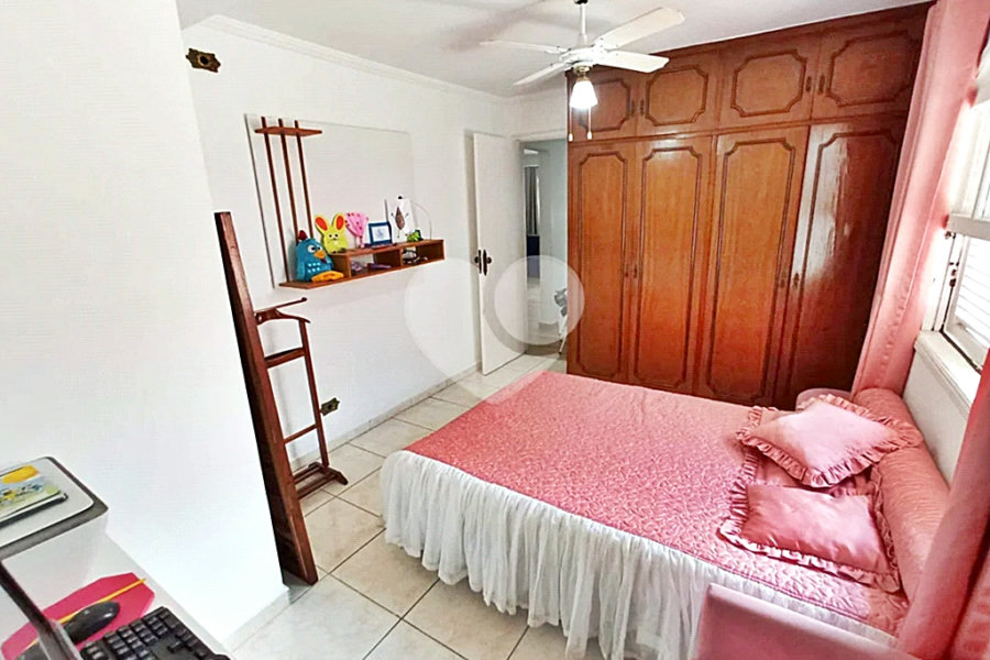 Casa Santa Teresinha | 4 Suítes | 280m² | 3 Vagas | Excelente Localização