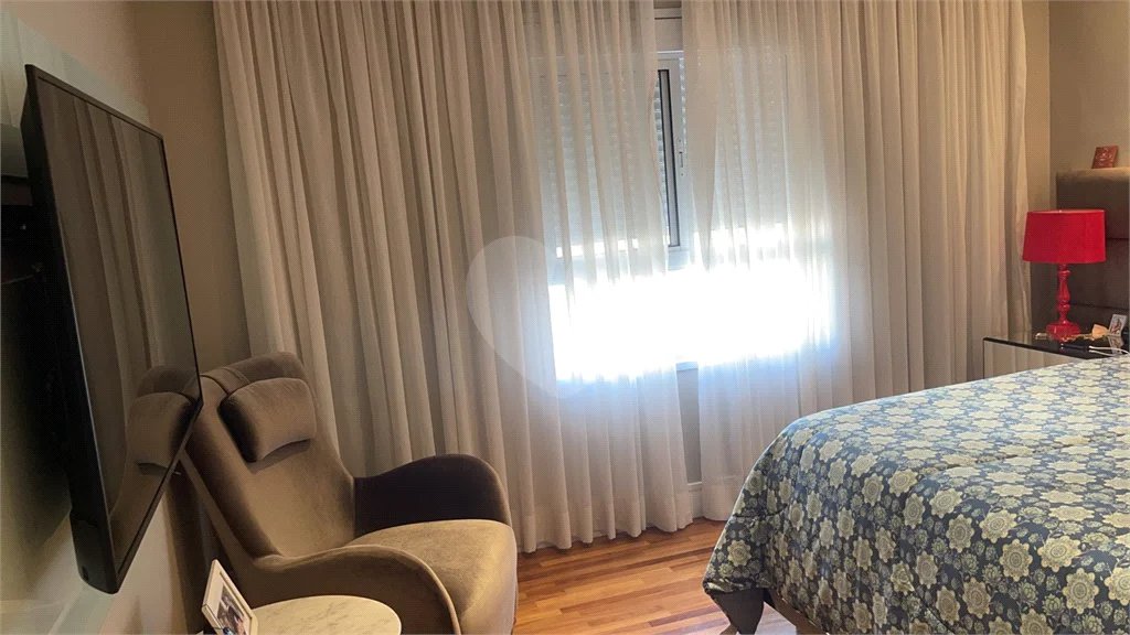 Apartamento na Mooca com 204 m² com vista maravilhosa, sendo 3 suítes e 4vagas.