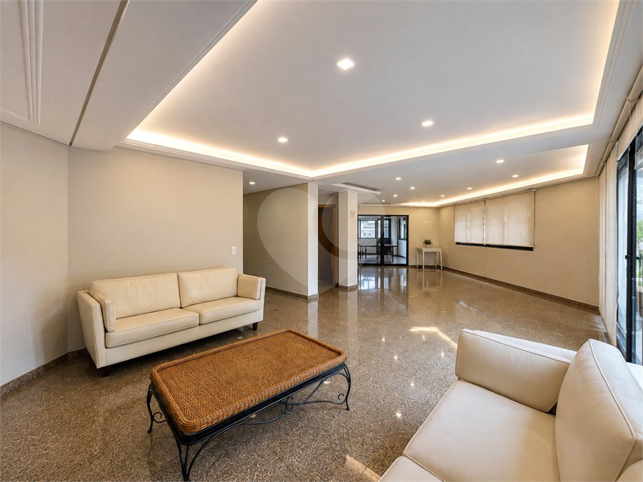 Apartamento de 184 m² em andar alto com 4 dormitórios e 3 vagas em Perdizes