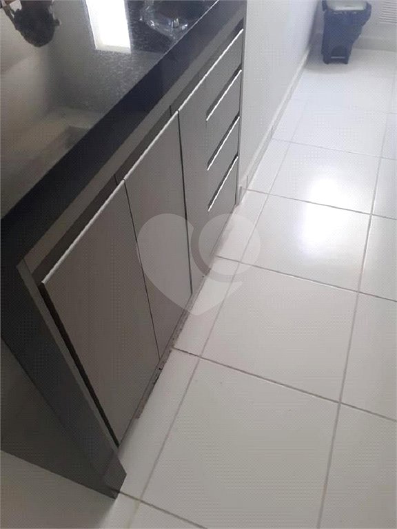 Apartamento no Condomínio Parque dos Manacás.
