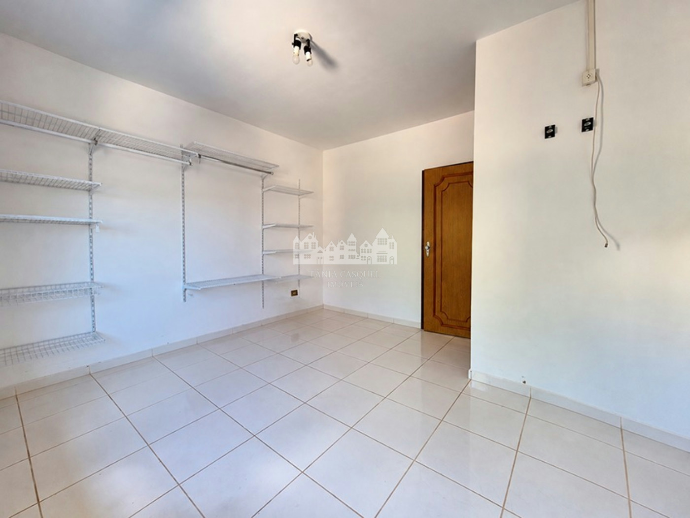 Casa Térrea à venda com 4 quartos, sendo 2 suítes, em Loteamento Loanda, Atibaia, SP