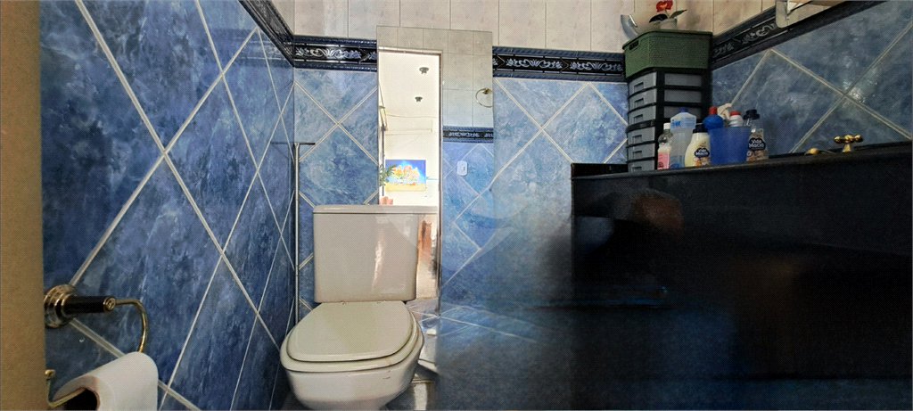 Casa no Jardim Medeiros ampla com 3 dormitórios bem distribuída