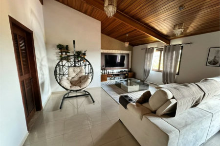 Casa à venda com 3 quartos, sendo 1 suíte, no condomínio Residencial Jardim das Flores 1510, Cotia - SP