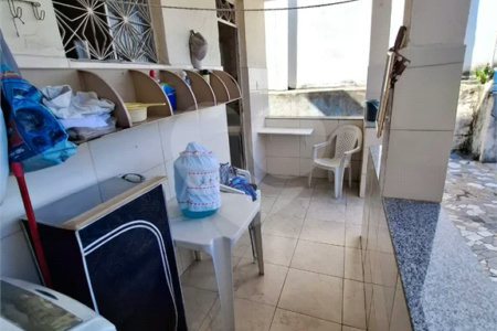 Ó TIMO CASA COM 3 QUARTOS E TERRAÇO EM CONTOMINIO FECHADO