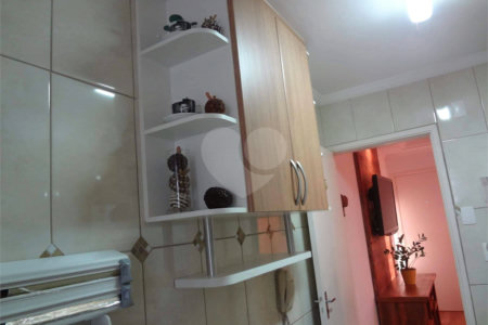 Apartamento no Condomínio Residencial Ipê I .