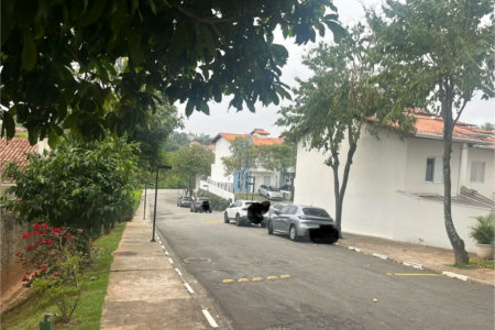 Casa à venda com 3 quartos, sendo 1 suíte, no condomínio New Village, Cotia - SP