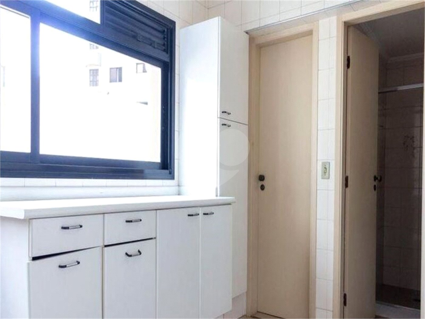 Apartamento com 04 Dorm 04 Suítes 04 Vagas na Saúde para venda ou locação.