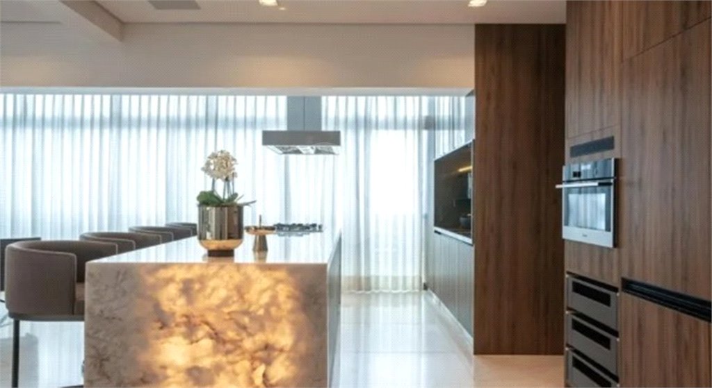Deslumbrante apartamento duplex pronto para mudar no Itaim Bibi com 242M2, 2 suítes, 3 vagas