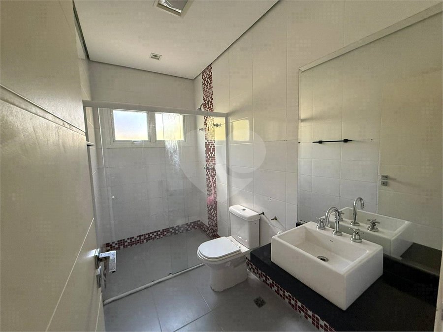 Casa alto padrão condomínio fechado em Atibaia com 4 suítes e ampla área de lazer, espaço gourmet, piscina, 6 vagas garagem