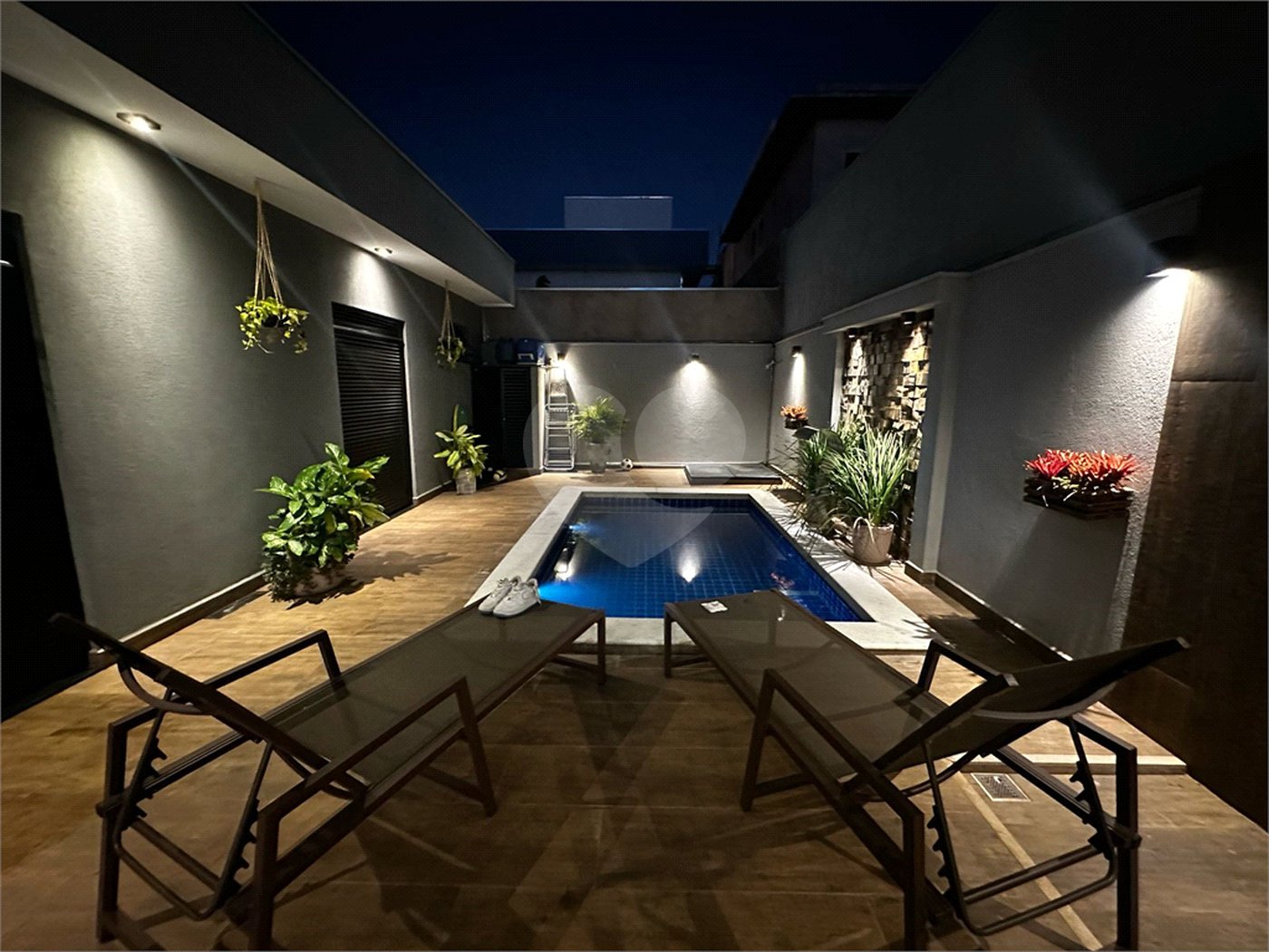 Casa a venda no condomínio Faixa Azul.