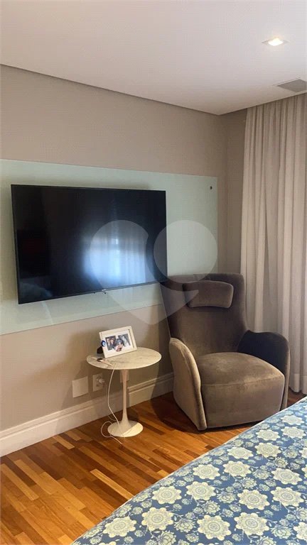 Apartamento na Mooca com 204 m² com vista maravilhosa, sendo 3 suítes e 4vagas.
