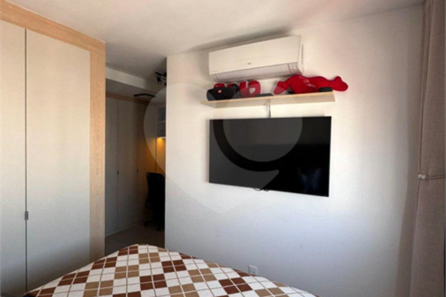 Apartamento á venda de 81m2 no Ipiranga com 2 dorms, 2 suítes, 3 banheiros, 2 vagas. Estuda permuta.