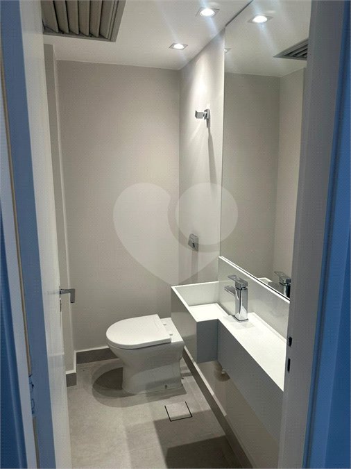 Apartamento à venda no Campo Belo- Para reforma