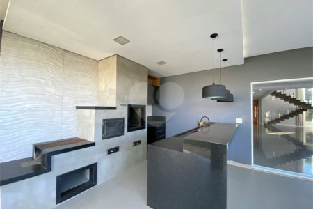 Casa com alto padrão de acabamento para venda no Condomínio Montreal.