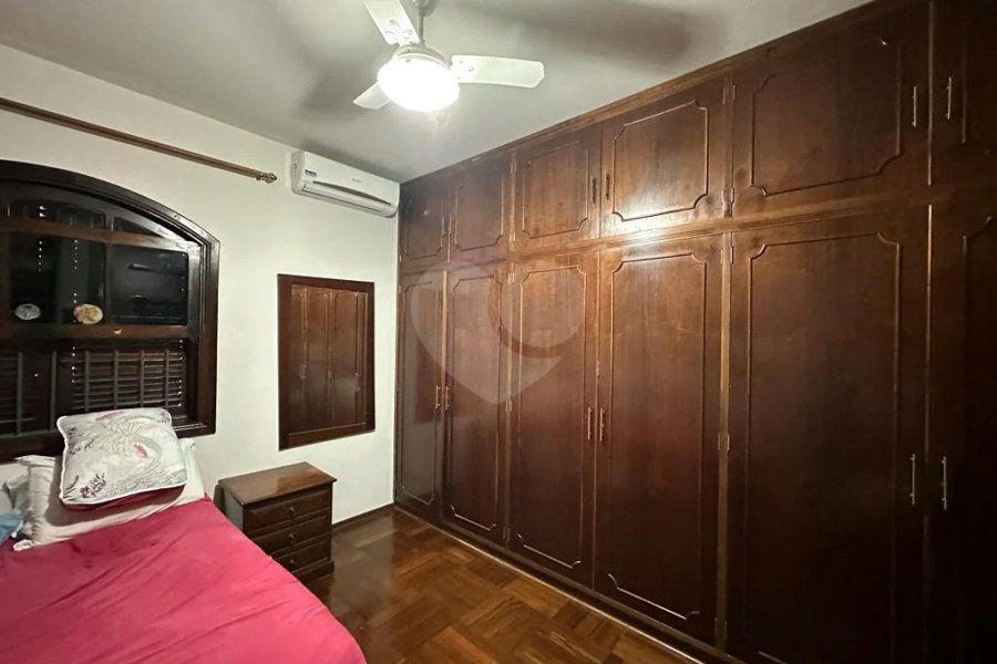 Casa assobradada à venda no bairro Nova Piracicaba, em Piracicaba/SP.