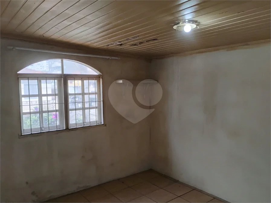 Vende-se sobrado de 3 andares na Vila Santa Catarina