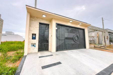 Indaiatuba - Jardim Bom sucesso - Área total: 150m² - Área construída: 115m² - 3 dormitórios sendo 1 suíte com armário planejado;Sala para dois ambientes; Banheiros com box gabinetes e espelhos; Área gourmet com churrasqueira a carvão e móveis planejados; Lavanderia coberta; Ar condicionado na sala