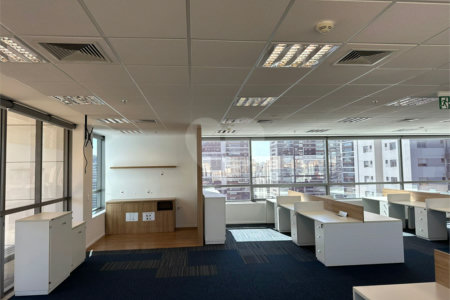 Conjunto comercial com 266m², 8 vagas, para locação no Brooklin