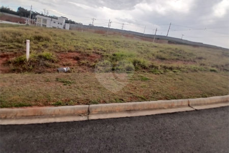 Lote com 376 m² à Venda em Condomínio Fechado