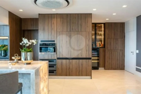 Deslumbrante apartamento duplex pronto para mudar no Itaim Bibi com 242M2, 2 suítes, 3 vagas