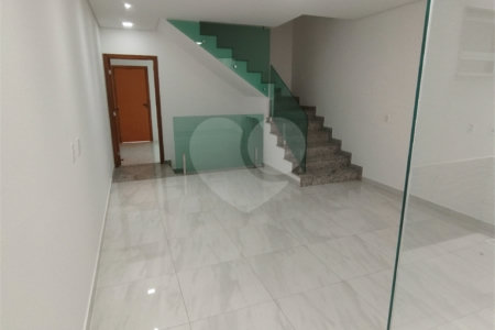 Sobrado à venda, 3 suítes, garagem, a 300 m do metrô Vila Matilde