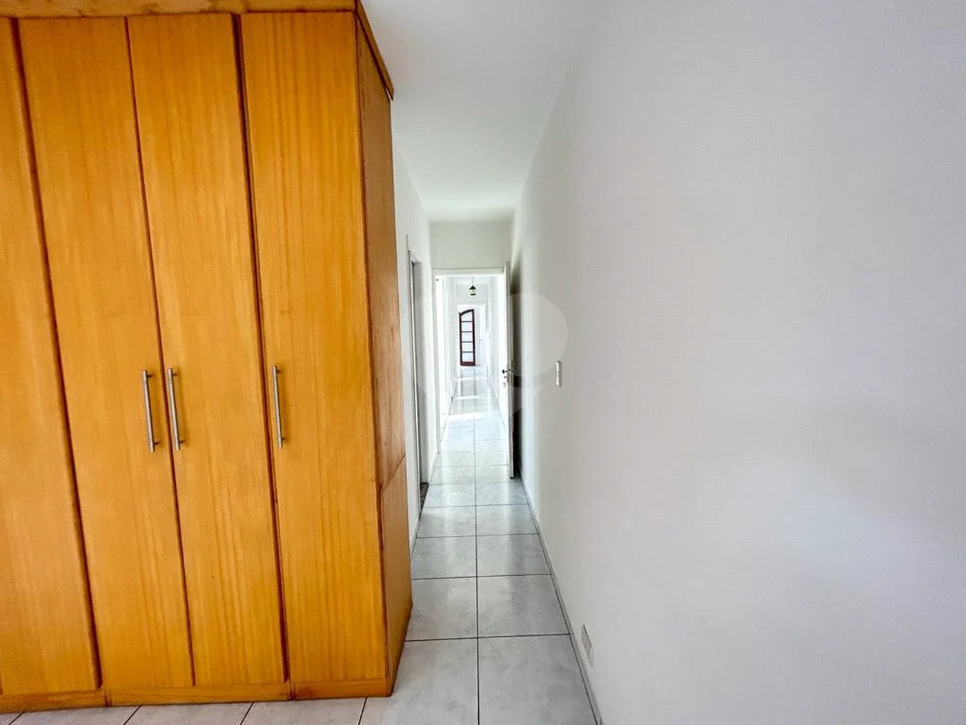 SOBRADO PARA LOCAÇÃO NO PARQUE DOMINGOS COM 03 DORM 01 SUITE 02 VAGAS DE GARAGEM