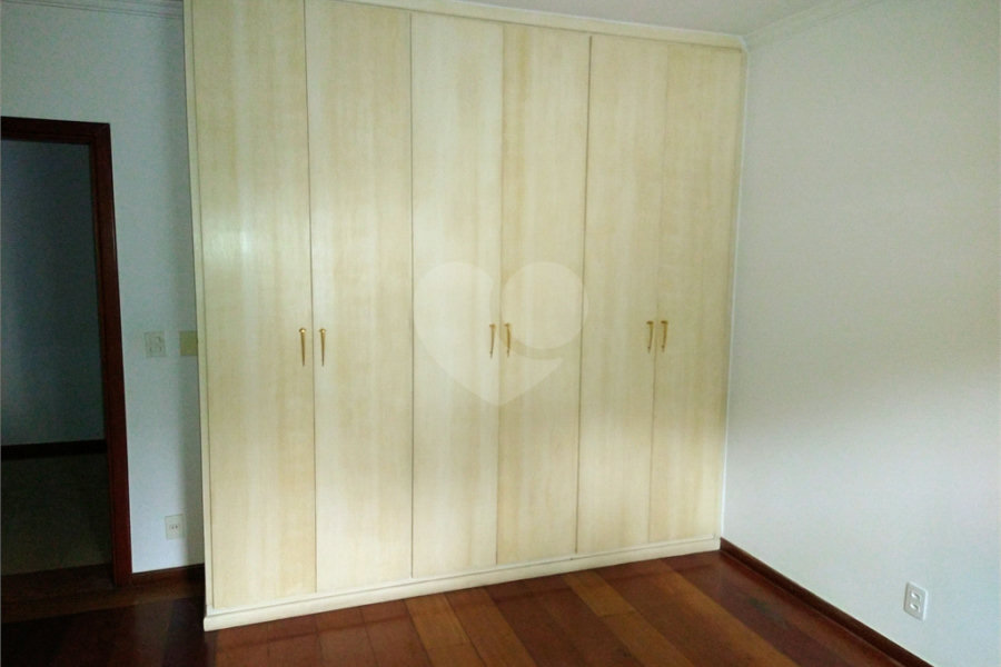 SOBRADO DE 426,0 M² COM 04 SUITES, SALÃO DE FESTAS, 06 VAGAS,06 BANHEIROS E PISCINA PARA LOCAÇÃO OU VENDA NO BARRO BRANCO