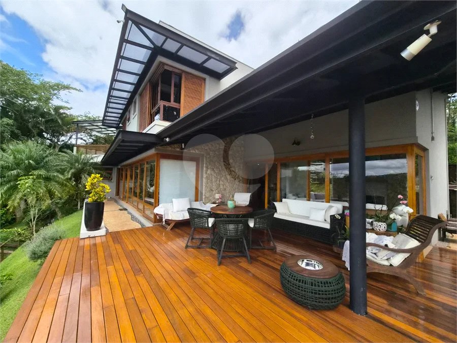 Casa em Condomínio de Alto Padrão no Suíça da Cantareira.