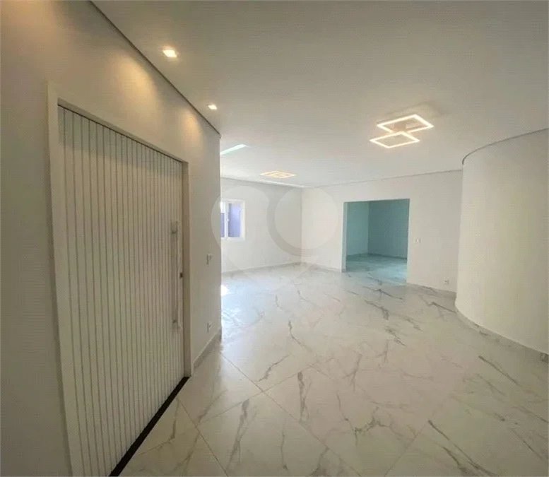 Casa à venda no bairro Dos Casa, em São Bernardo do Campo, com 280 m², 4 dormitórios, 3 suítes, 4 vagas, hidromassagem e fácil acesso às principais rodovias.